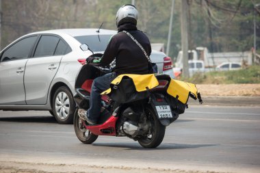 Chiangmai, Tayland - 24 Mart 2020: Flash Express ve Lojistik Mini Konteynır Motosikleti. Fotoğraf 121 no 'lu yolda, Chiangmai, Tayland şehir merkezinden yaklaşık 8 km uzaklıkta..