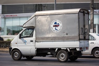 Chiangmai, Tayland - 20 Şubat 2020: Buntad Nakliye Şirketi 'nin konteyner kamyonu. Fotoğraf 121 no 'lu yolda, Chiangmai Tayland şehir merkezinden yaklaşık 8 km uzaklıkta..