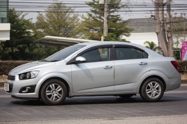 Chiangmai, Tayland - 20 Şubat 2020: özel araba, Chevrolet sonik. Fotoğraf 121 numaralı yolda, Chiangmai, Tayland 'a 8 km uzaklıkta..