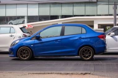 Chiangmai, Tayland - 4 Mart 2020: Private Eco Car, Honda Brio Amaze. 1001 numaralı yolda, Chiangmai şehrinden 8 km uzakta..