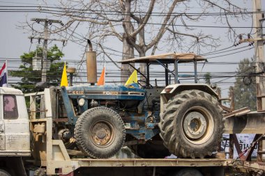 Chiangmai, Tayland - 4 Mart 2020: Özel Ford Truck iş için yeni şantiyeye gidiyor. 1001 numaralı yolda, Chiangmai şehrinden 8 km uzakta..