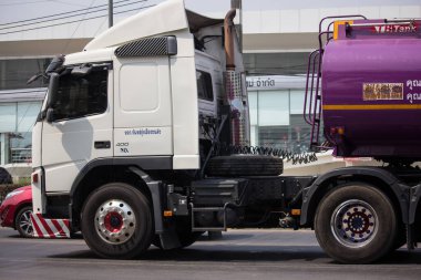 Chiangmai, Tayland - 20 Şubat 2020: Action Oil and Truck Tank Oil Truck. 1001 nolu yolda, Chiangmai şehrinden 8 km uzakta..