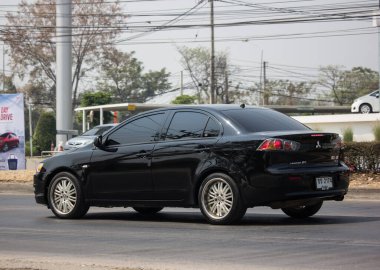 Chiangmai, Tayland - 4 Mart 2020, özel araba, Mitsubishi Lancer. Fotoğraf 121 no 'lu yolda, Chiangmai, Tayland şehir merkezinden yaklaşık 8 km uzaklıkta..