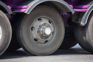 Chiangmai, Tayland - 20 Şubat 2020: Action Oil ve Truck Tank Petrol Kamyonu 'nu kaybettik. 1001 nolu yolda, Chiangmai şehrinden 8 km uzakta..