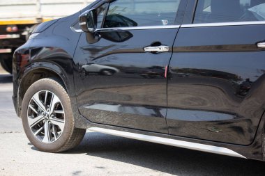 Chiangmai, Tayland - 5 Mart 2020: Özel Yeni Van arabası, Mitsubishi Expandar. Fotoğraf 121 no 'lu yolda, Chiangmai, Tayland şehir merkezinden yaklaşık 8 km uzaklıkta..