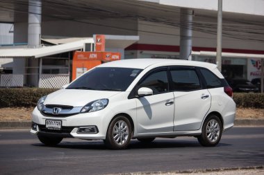 Chiangmai, Tayland - 5 Mart 2020: Er Honda Mobilio van. Fotoğraf 121 numaralı yolda, Chiangmai, Tayland 'a 8 km uzaklıkta..