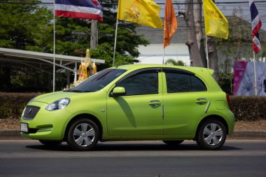 Chiangmai, Tayland - 5 Mart 2020 Eco car Nissan March. 1001 no 'lu yolda. Chiangmai İş Alanından 18 km uzakta..