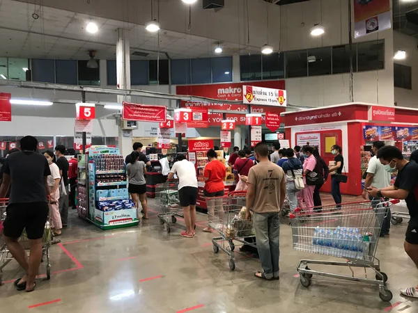 Chiangmai Tailandia Abril 2020 Muchas Personas Makro Hypermarket Compran Los — Foto de Stock