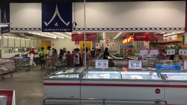 Chiangmai Thajsko Dubna 2020 Mnoho Lidí Makro Hypermarketu Nakupuje Potřebné — Stock video