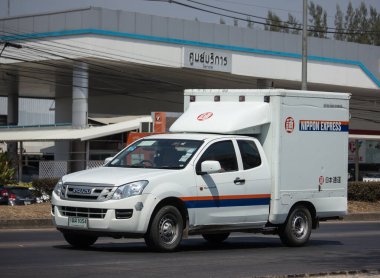 Chiangmai, Tayland - 6 Mart 2020 Nippon Express Lojistik konteynır kamyonu. Fotoğraf 1001 nolu yolda. Şehir merkezine 8 km uzaklıkta, Tayland..