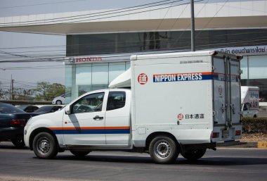 Chiangmai, Tayland - 6 Mart 2020 Nippon Express Lojistik konteynır kamyonu. Fotoğraf 1001 nolu yolda. Şehir merkezine 8 km uzaklıkta, Tayland..