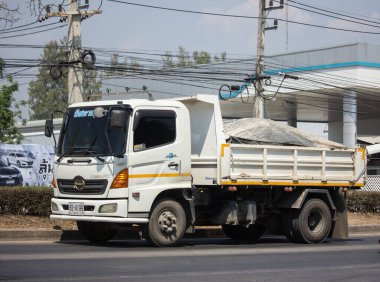 Chiangmai, Tayland - 6 Mart 2020, Er Hino Çöp Kamyonu. 1001 no 'lu yolda. Chiangmai İş Alanından 18 km uzakta..