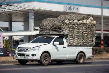 Chiangmai, Tayland - 6 Mart 2020: er Isuzu Dmax kamyonet. 1001 no 'lu yolda. Chiangmai şehrinden 18 km uzakta..