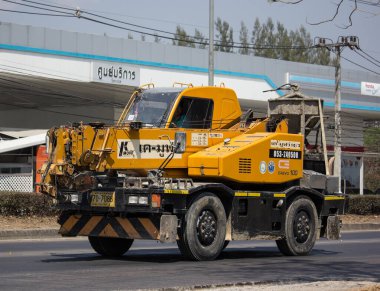 Chiangmai, Tayland - 6 Mart 2020: Özel TADANO Crevo 100 Crane Truck. Fotoğraf 121 no 'lu yolda, Chiangmai, Tayland şehir merkezinden yaklaşık 8 km uzaklıkta..