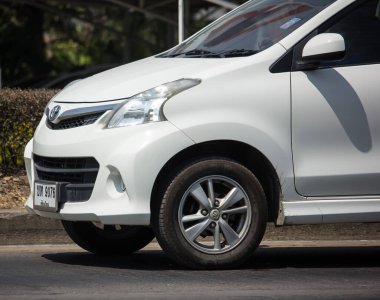 Chiangmai, Tayland - 6 Mart 2020: er Toyota Avanza arabası. Urbun Kullanıcı için mini SUV Car. Fotoğraf 121 no 'lu yolda, Chiangmai Tayland şehir merkezinden yaklaşık 8 km uzaklıkta..