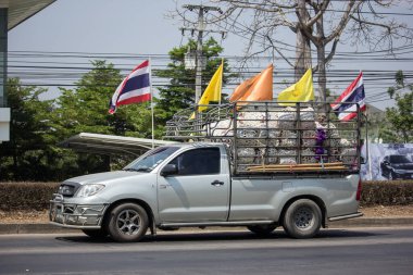 Chiangmai, Tayland - 6 Mart 2020: Er Toyota Hilux Vigo Kamyonet. 1001 no 'lu yolda. Chiangmai şehrinden 18 km uzakta..