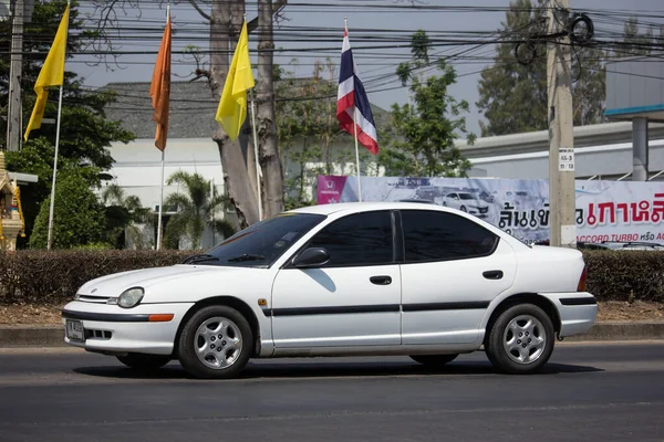 泰国清迈 2020年3月6日 私家车 克莱斯勒霓虹灯 照片来源 Thailand Chiangmai市中心约8公里处的121号公路 — 图库照片