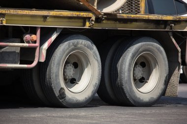 Chiangmai, Tayland - 6 Mart 2020: MAXXIS Araç Lastikleri. 1001 numaralı yolda, Chiangmai şehrinden 8 km uzakta..
