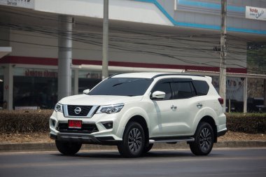 Chiangmai, Tayland - 3 Nisan 2020: yeni SUv arabası Nissan Terra. Fotoğraf, Chiangmai şehrinin kenar mahallelerinde çekildi..