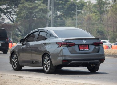 Chiangmai, Tayland - 3 Nisan 2020: Private Eco car, New Nissan Almera. Fotoğraf 121 no 'lu yolda, Chiangmai, Tayland şehir merkezinden yaklaşık 8 km uzaklıkta..