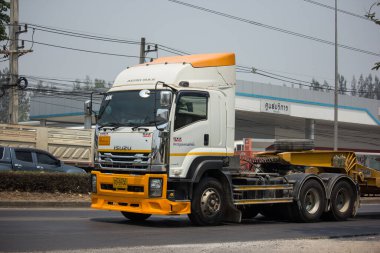 Chiangmai, Tayland - 3 Nisan 2020: er Isuzu Kargo Truck. Fotoğraf 1001 nolu yolda, Chiangmai, Tayland 'a 8 km uzaklıkta..