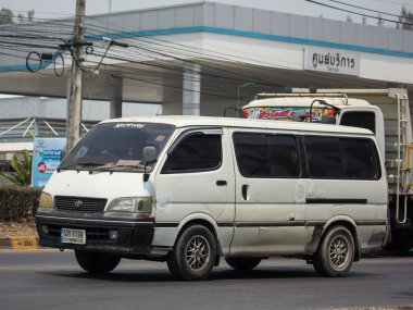 Chiangmai, Tayland - 3 Nisan 2020: Er Toyota Hiace eski Van Car. 1001 numaralı yolda, Chiangmai şehrinden 8 km uzakta..