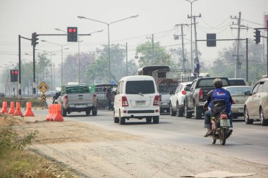 Chiangmai, Tayland - 23 Mart 2020: Samsung Mobil Servisi 'nin küçük minibüsü. Fotoğraf 121 numaralı yolda, Chiangmai, Tayland 'a 8 km uzaklıkta..