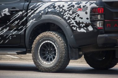 Chiangmai, Tayland - 3 Nisan 2020: özel pikap, Ford Ranger. 1001 numaralı yolda, Chiangmai şehrinden 8 km uzakta..