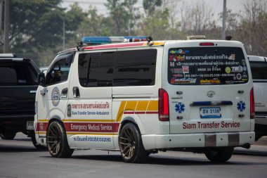 Chiangmai, Tayland - 3 Nisan 2020 Siam Nakil Servisi 'nin ambulans aracı. 1001 no 'lu yolda, Chiangmai İş Alanından 8 km uzakta..