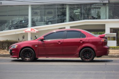 Chiangmai, Tayland - 3 Nisan 2020, özel araba, Mitsubishi Lancer. Fotoğraf 121 no 'lu yolda, Chiangmai, Tayland şehir merkezinden yaklaşık 8 km uzaklıkta..