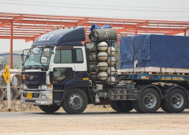 Chiangmai, Tayland - 4 Nisan 2020: Özel Nissan UD Kargo Truck. Fotoğraf 1001 nolu yolda, Chiangmai, Tayland 'a 8 km uzaklıkta..