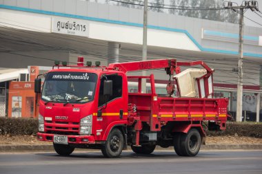 Chiangmai, Tayland - 25 Mart 2020: Mae Pang Alt Bölge Yönetim Örgütü 'nün kova kamyonu. 1001 numaralı yolda, Chiangmai şehrinden 8 km uzakta..