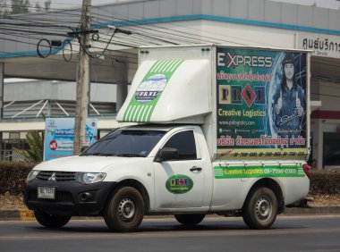 Chiangmai, Tayland - 25 Mart 2020: PNL Lojistik Taşımacılık Şirketi 'nin konteyner kamyonu. Fotoğraf 121 no 'lu yolda, Chiangmai Tayland şehir merkezinden yaklaşık 8 km uzaklıkta..