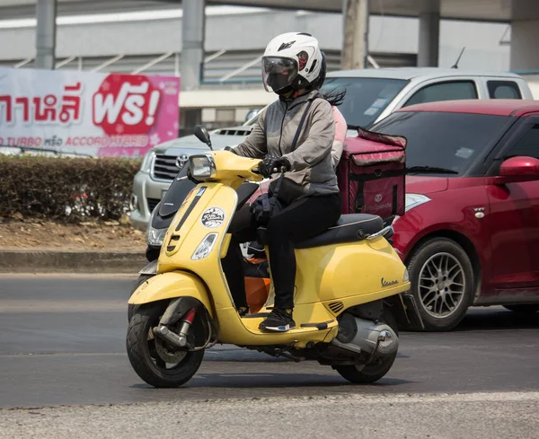 Чиангмай Таиланд Марта 2020 Года Сотрудник Службы Доставки Едет Мотоцикле — стоковое фото