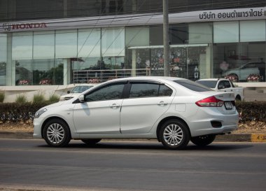 Chiangmai, Tayland - 25 Mart 2020 Özel Eko arabası, Suzuki Ciaz. Fotoğraf 121 no 'lu yolda, Chiangmai, Tayland şehir merkezinden yaklaşık 8 km uzaklıkta..