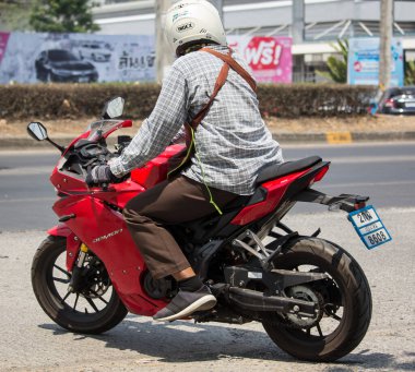 Chiangmai, Tayland - 24 Mart 2020: Özel Yarış GPX şeytan motosikleti. Fotoğraf 121 numaralı yolda, Chiangmai, Tayland 'a 8 km uzaklıkta..