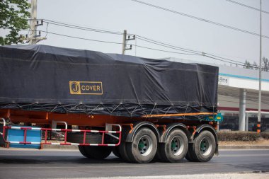 Chiangmai, Tayland - 24 Mart 2020 SPS Taşımacılık 'ın kargo kamyonu. Fotoğraf 1001 nolu yolda. Şehir merkezine 8 km uzaklıkta, Tayland..