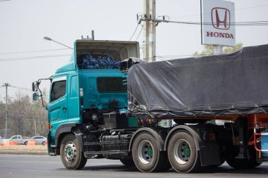 Chiangmai, Tayland - 24 Mart 2020 SPS Taşımacılık 'ın kargo kamyonu. Fotoğraf 1001 nolu yolda. Şehir merkezine 8 km uzaklıkta, Tayland..