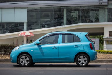 Chiangmai, Tayland - 24 Mart 2020 Eco car Nissan March. 1001 no 'lu yolda. Chiangmai İş Alanından 18 km uzakta..