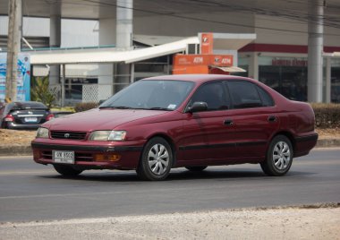 Chiangmai, Tayland - 25 Mart 2020: özel eski araba, Toyota Corona. 1001 no 'lu yolda, Chiangmai İş Alanından 8 km uzakta..