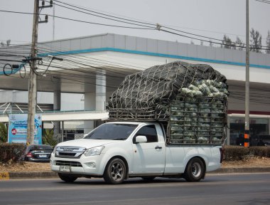 Chiangmai, Tayland - 25 Mart 2020: er Isuzu Dmax kamyonet. 1001 no 'lu yolda. Chiangmai şehrinden 18 km uzakta..