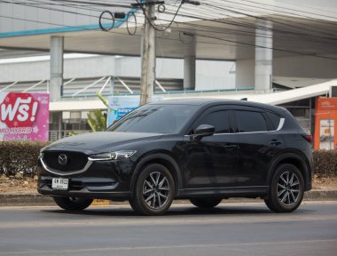 Chiangmai, Tayland - 25 Mart 2020: özel araba, Mazda CX-5, cx5. 1001 no 'lu yolda, Chiangmai İş Alanından 8 km uzakta..