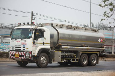 Chiangmai, Tayland - 6 Nisan 2020: Özel Petrol Tankı. 1001 nolu yolda, Chiangmai şehrinden 8 km uzakta..