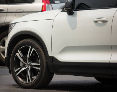 Chiangmai, Tayland - 6 Nisan 2020: özel araba, Volvo XC40. Fotoğraf 121 no 'lu yolda, Chiangmai, Tayland şehir merkezinden yaklaşık 8 km uzaklıkta..