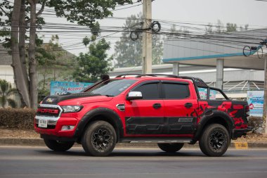 Chiangmai, Tayland - 6 Nisan 2020: özel pikap, Ford Ranger. 1001 numaralı yolda, Chiangmai şehrinden 8 km uzakta..