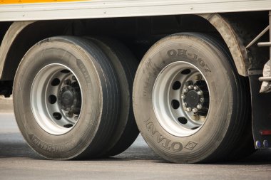 Chiangmai, Tayland - 6 Nisan 2020 OTANI TIR 'ları. 1001 numaralı yolda, Chiangmai şehrinden 8 km uzakta..