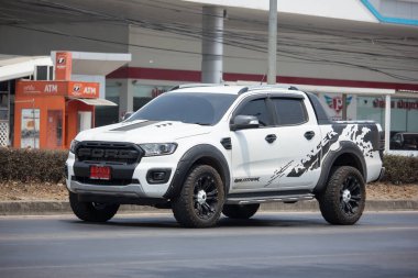 Chiangmai, Tayland - 9 Nisan 2020: özel pikap, Ford Ranger. 1001 numaralı yolda, Chiangmai şehrinden 8 km uzakta..