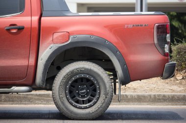Chiangmai, Tayland - 9 Nisan 2020: özel pikap, Ford Ranger. 1001 numaralı yolda, Chiangmai şehrinden 8 km uzakta..