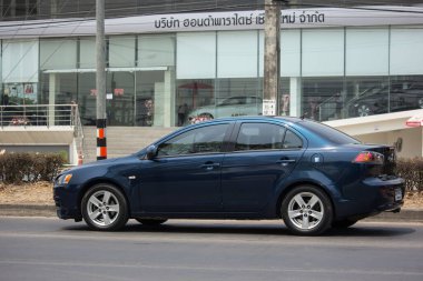 Chiangmai, Tayland - 9 Nisan 2020: özel araba, Mitsubishi Lancer. Fotoğraf 121 no 'lu yolda, Chiangmai, Tayland şehir merkezinden yaklaşık 8 km uzaklıkta..