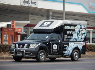 Chiangmai, Tayland - 21 Nisan 2020 Supha Arı Çiftliği Konteynır Kamyoneti. Fotoğraf 121 no 'lu yolda, Chiangmai, Tayland şehir merkezinden yaklaşık 8 km uzaklıkta..